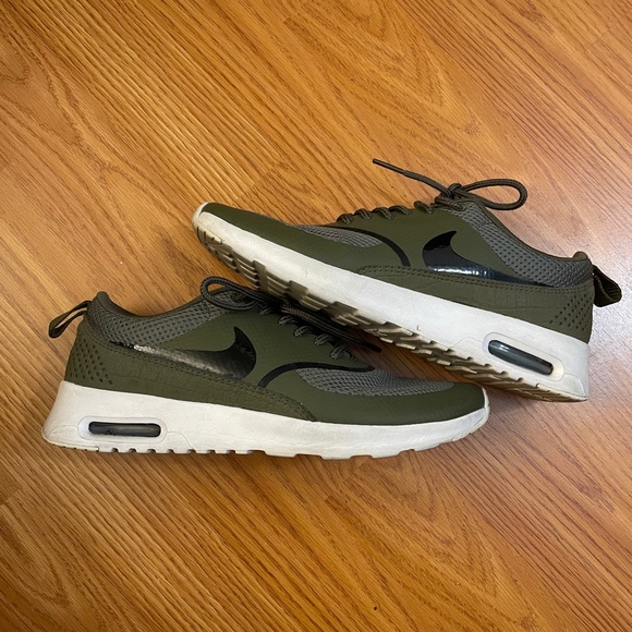 nike air max thea olive